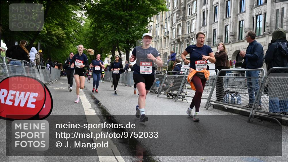 14.06.2026 - REWE Women's Run J. Mangold http://msf.ph/oto/9752033 14.06.2026 10:06:10 Ziel 10243, 10255, 10474, 10597, 10635, 10655, 10672, 10747, 10826, 10857, 11011, 11148, 11233, 11235, 11250, 11267, 11410, 11484, 11521 meine-sportfotos.de