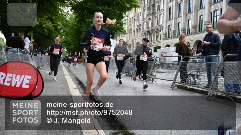 14.06.2026 - REWE Women's Run J. Mangold http://msf.ph/oto/9752048 14.06.2026 10:06:12 Ziel 10474, 10597, 10635, 10672, 10747, 10826, 10857, 11011, 11233, 11235, 11250, 11267, 11410, 11484, 11521 meine-sportfotos.de