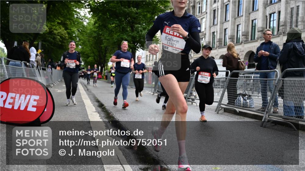 14.06.2026 - REWE Women's Run J. Mangold http://msf.ph/oto/9752051 14.06.2026 10:06:12 Ziel 10474, 10597, 10635, 10672, 10747, 10826, 10857, 11011, 11233, 11235, 11250, 11267, 11410, 11484, 11521 meine-sportfotos.de