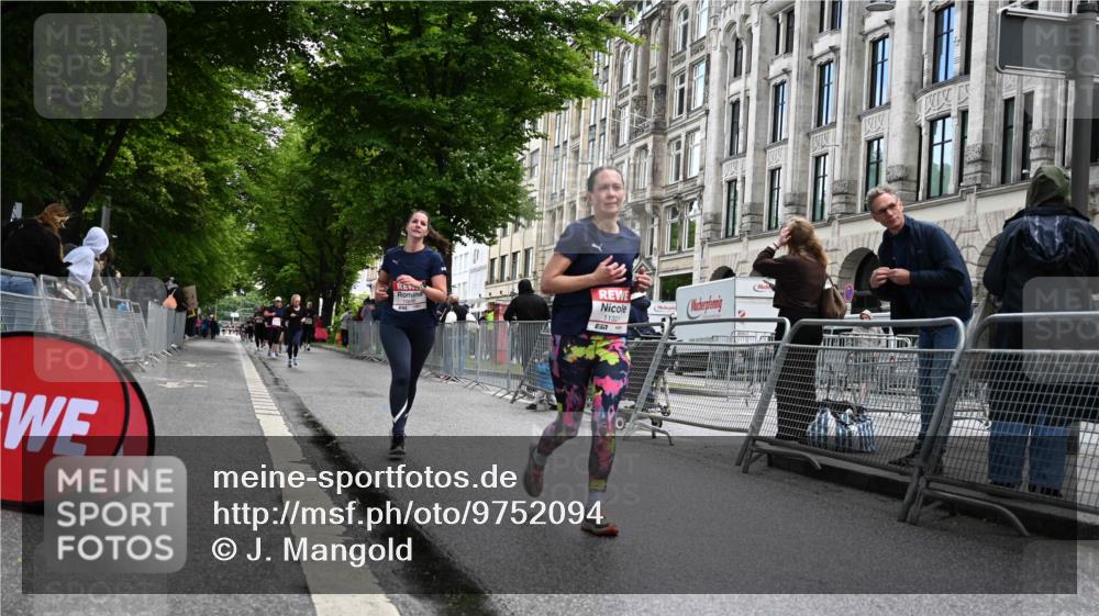 14.06.2026 - REWE Women's Run J. Mangold http://msf.ph/oto/9752094 14.06.2026 10:06:21 Ziel 10646, 11182, 11321 meine-sportfotos.de