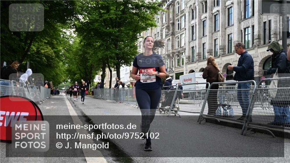 14.06.2026 - REWE Women's Run J. Mangold http://msf.ph/oto/9752102 14.06.2026 10:06:22 Ziel 10646, 11182, 11321 meine-sportfotos.de