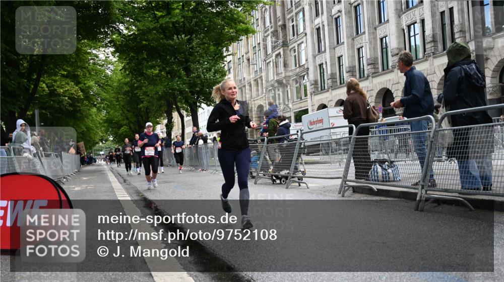 14.06.2026 - REWE Women's Run J. Mangold http://msf.ph/oto/9752108 14.06.2026 10:06:28 Ziel 10282, 10428, 10868, 11031 meine-sportfotos.de