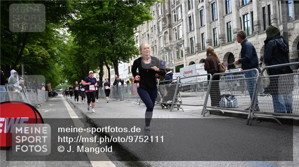 14.06.2026 - REWE Women's Run J. Mangold http://msf.ph/oto/9752111 14.06.2026 10:06:28 Ziel 10282, 10428, 10868, 11031 meine-sportfotos.de