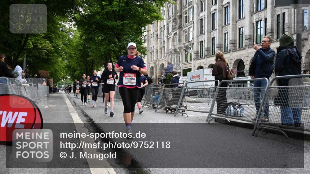 14.06.2026 - REWE Women's Run J. Mangold http://msf.ph/oto/9752118 14.06.2026 10:06:31 Ziel 10060, 10061, 10282, 10428, 10868, 11031 meine-sportfotos.de