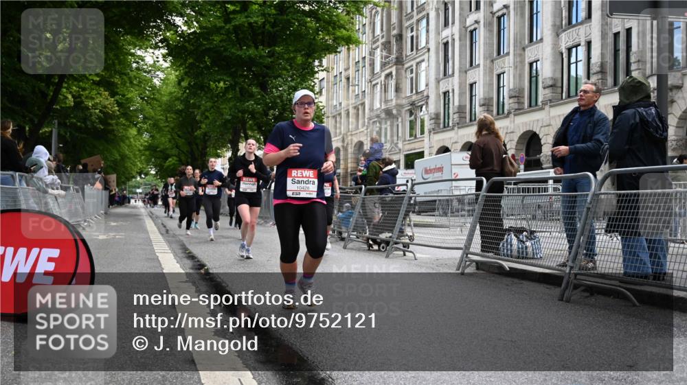 14.06.2026 - REWE Women's Run J. Mangold http://msf.ph/oto/9752121 14.06.2026 10:06:32 Ziel 10060, 10061, 10282, 10428, 10791, 10825, 10868, 10939, 11031 meine-sportfotos.de