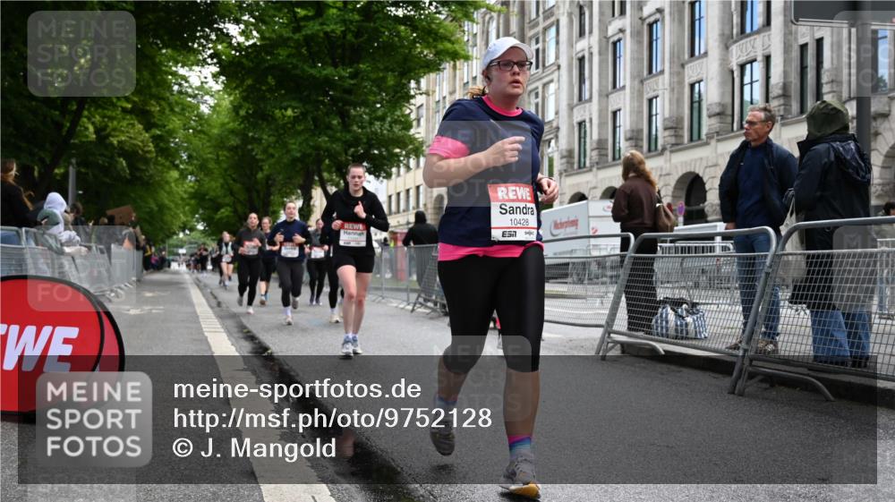 14.06.2026 - REWE Women's Run J. Mangold http://msf.ph/oto/9752128 14.06.2026 10:06:32 Ziel 10060, 10061, 10282, 10428, 10791, 10825, 10868, 10939, 11031 meine-sportfotos.de