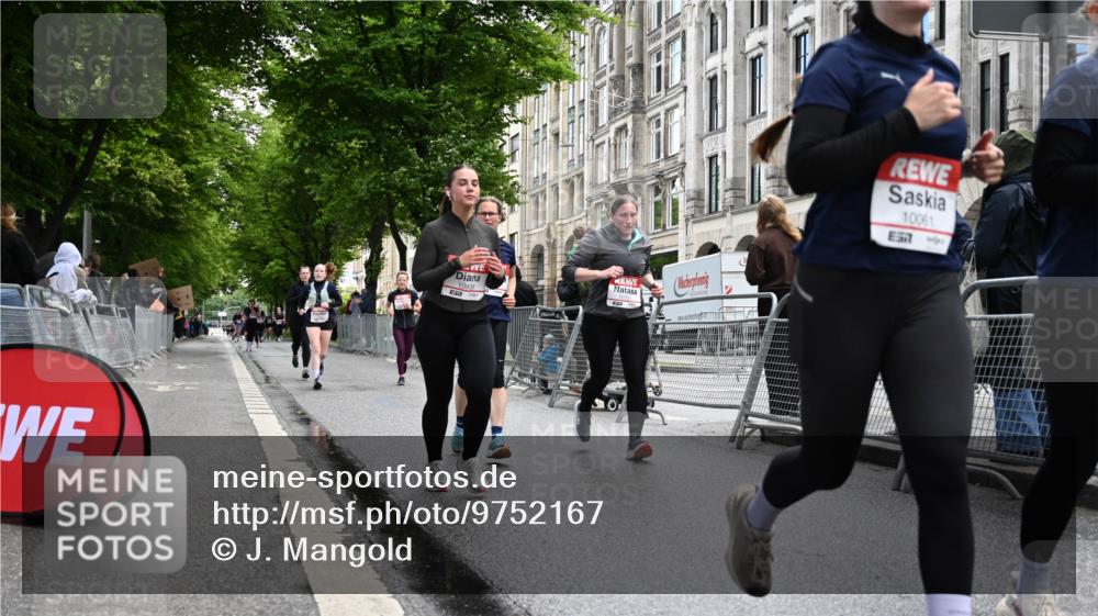 14.06.2026 - REWE Women's Run J. Mangold http://msf.ph/oto/9752167 14.06.2026 10:06:36 Ziel 10060, 10061, 10428, 10505, 10791, 10825, 10868, 10939, 11031, 11354, 11476 meine-sportfotos.de