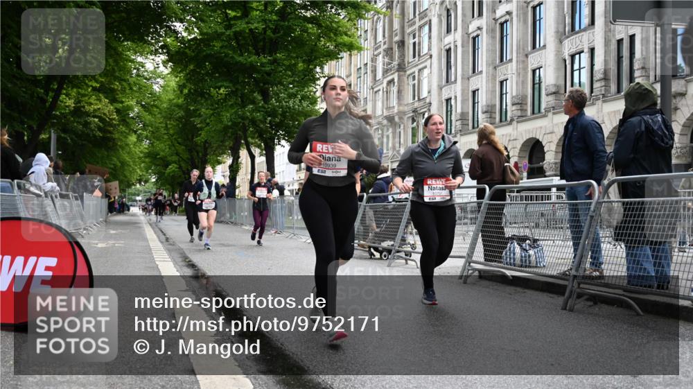 14.06.2026 - REWE Women's Run J. Mangold http://msf.ph/oto/9752171 14.06.2026 10:06:37 Ziel 10060, 10061, 10505, 10791, 10825, 10868, 10939, 11031, 11354, 11476 meine-sportfotos.de