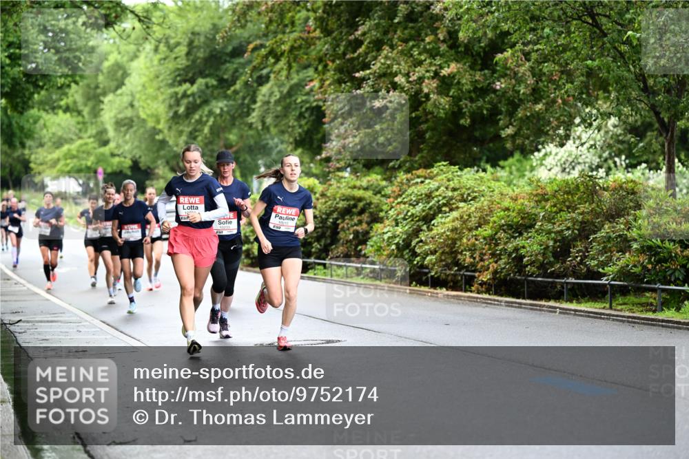 14.06.2026 - REWE Women's Run Dr. Thomas Lammeyer http://msf.ph/oto/9752174 14.06.2026 09:15:02 Laufen 10233, 10215 meine-sportfotos.de