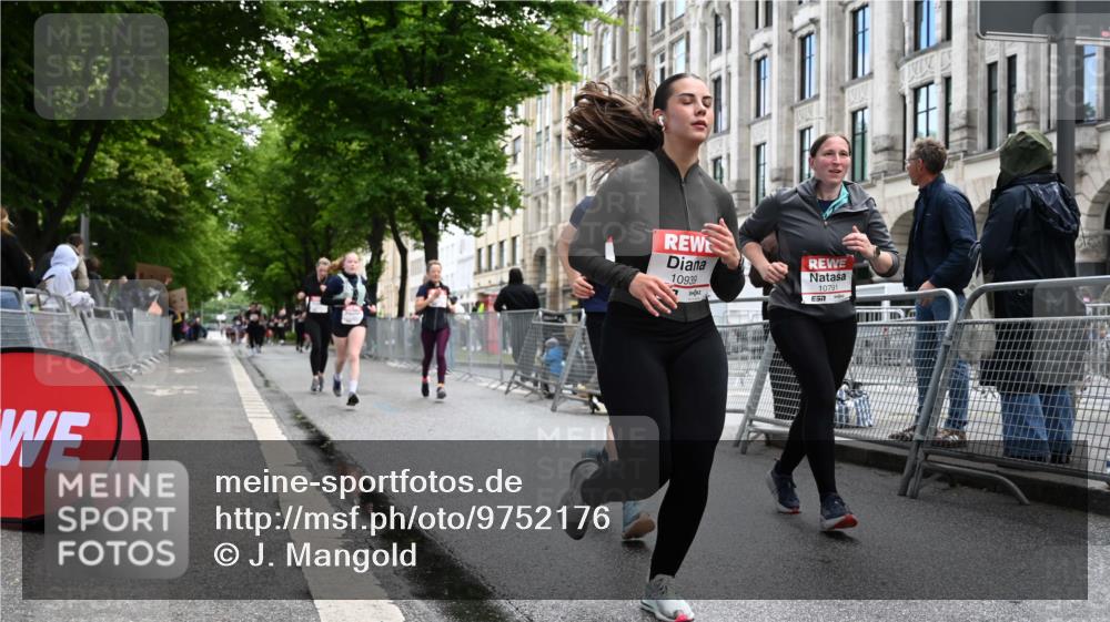 14.06.2026 - REWE Women's Run J. Mangold http://msf.ph/oto/9752176 14.06.2026 10:06:37 Ziel 10060, 10061, 10505, 10791, 10825, 10868, 10939, 11031, 11354, 11476 meine-sportfotos.de