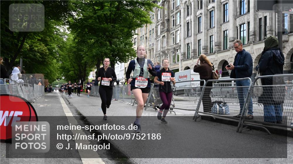 14.06.2026 - REWE Women's Run J. Mangold http://msf.ph/oto/9752186 14.06.2026 10:06:40 Ziel 10060, 10061, 10505, 10791, 10825, 10939, 11354, 11476 meine-sportfotos.de
