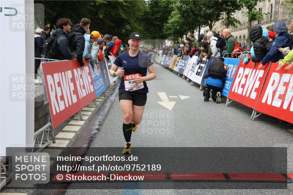 14.06.2026 - REWE Women's Run Strokosch-Dieckow http://msf.ph/oto/9752189 14.06.2026 09:49:51 Ziel 10102, 11287, 11408 meine-sportfotos.de
