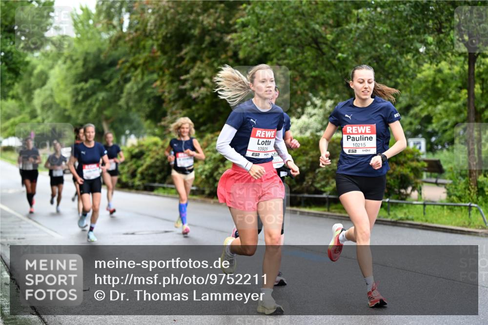 14.06.2026 - REWE Women's Run Dr. Thomas Lammeyer http://msf.ph/oto/9752211 14.06.2026 09:15:05 Laufen 10929, 57, 10215 meine-sportfotos.de