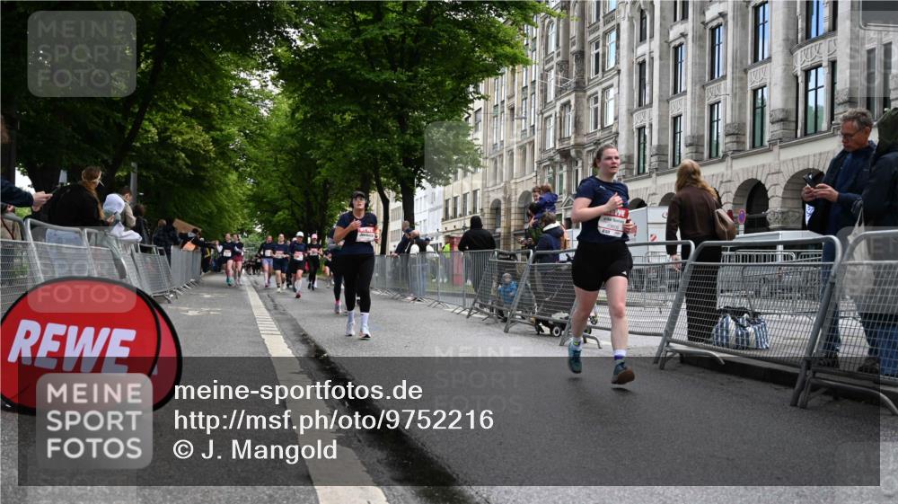 14.06.2026 - REWE Women's Run J. Mangold http://msf.ph/oto/9752216 14.06.2026 10:06:48 Ziel 10205, 10609, 11015 meine-sportfotos.de