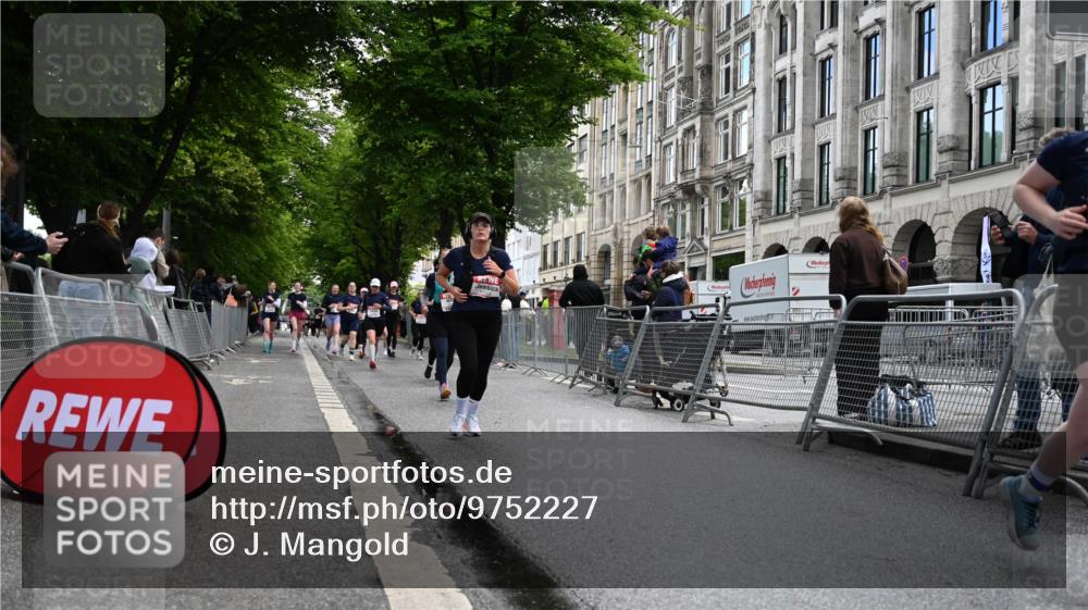 14.06.2026 - REWE Women's Run J. Mangold http://msf.ph/oto/9752227 14.06.2026 10:06:49 Ziel 10205, 10467, 10609, 11015, 11161 meine-sportfotos.de