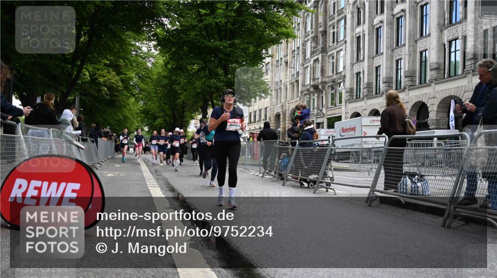 14.06.2026 - REWE Women's Run J. Mangold http://msf.ph/oto/9752234 14.06.2026 10:06:49 Ziel 10205, 10467, 10609, 11015, 11161 meine-sportfotos.de