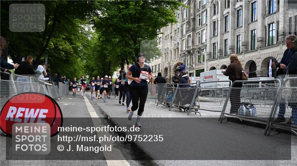 14.06.2026 - REWE Women's Run J. Mangold http://msf.ph/oto/9752235 14.06.2026 10:06:49 Ziel 10205, 10467, 10609, 11015, 11161 meine-sportfotos.de