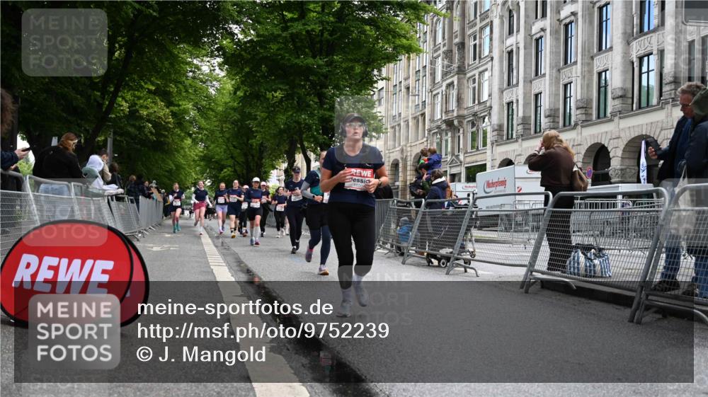 14.06.2026 - REWE Women's Run J. Mangold http://msf.ph/oto/9752239 14.06.2026 10:06:50 Ziel 10117, 10205, 10467, 10609, 10949, 11015, 11127, 11161 meine-sportfotos.de