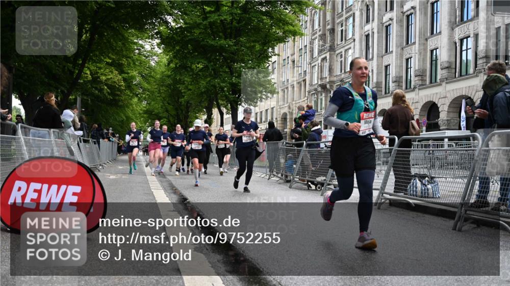 14.06.2026 - REWE Women's Run J. Mangold http://msf.ph/oto/9752255 14.06.2026 10:06:52 Ziel 10006, 10007, 10008, 10009, 10117, 10205, 10467, 10609, 10888, 10949, 11015, 11084, 11127, 11161, 11192 meine-sportfotos.de
