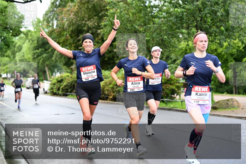 14.06.2026 - REWE Women's Run Dr. Thomas Lammeyer http://msf.ph/oto/9752291 14.06.2026 09:15:10 Laufen 10118, 7, 10120, 57, 10808, 10095, 7 meine-sportfotos.de