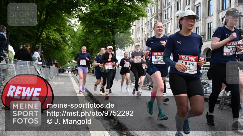 14.06.2026 - REWE Women's Run J. Mangold http://msf.ph/oto/9752292 14.06.2026 10:06:56 Ziel 10006, 10007, 10008, 10009, 10117, 10467, 10888, 10949, 11015, 11084, 11127, 11161, 11192 meine-sportfotos.de