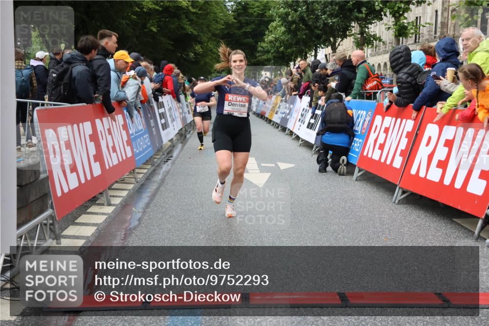14.06.2026 - REWE Women's Run Strokosch-Dieckow http://msf.ph/oto/9752293 14.06.2026 09:49:47 Ziel 10102, 10650, 11287, 11408 meine-sportfotos.de