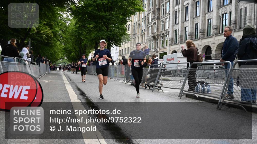 14.06.2026 - REWE Women's Run J. Mangold http://msf.ph/oto/9752322 14.06.2026 10:07:06 Ziel 10113, 10508, 11252 meine-sportfotos.de