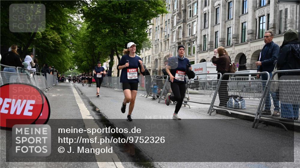 14.06.2026 - REWE Women's Run J. Mangold http://msf.ph/oto/9752326 14.06.2026 10:07:06 Ziel 10113, 10508, 11252 meine-sportfotos.de