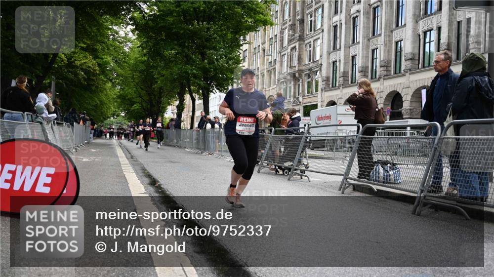 14.06.2026 - REWE Women's Run J. Mangold http://msf.ph/oto/9752337 14.06.2026 10:07:10 Ziel 10113, 10508, 11252 meine-sportfotos.de
