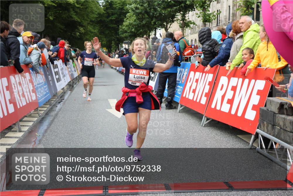 14.06.2026 - REWE Women's Run Strokosch-Dieckow http://msf.ph/oto/9752338 14.06.2026 09:49:45 Ziel 10102, 10650, 11287 meine-sportfotos.de