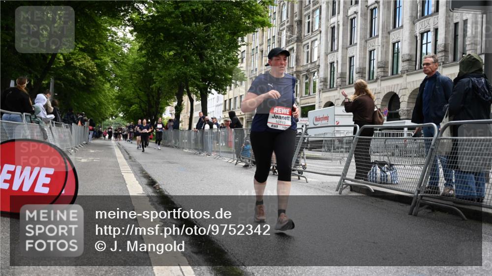 14.06.2026 - REWE Women's Run J. Mangold http://msf.ph/oto/9752342 14.06.2026 10:07:11 Ziel 10113, 10508, 11252 meine-sportfotos.de