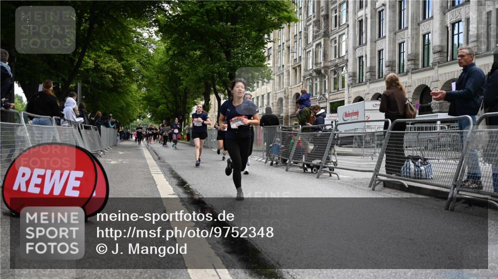 14.06.2026 - REWE Women's Run J. Mangold http://msf.ph/oto/9752348 14.06.2026 10:07:17 Ziel 10861, 10924, 10965, 11077 meine-sportfotos.de