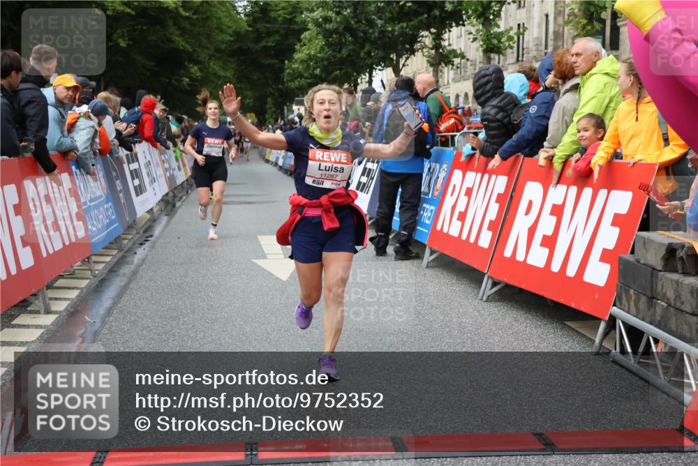 14.06.2026 - REWE Women's Run Strokosch-Dieckow http://msf.ph/oto/9752352 14.06.2026 09:49:45 Ziel 10102, 10650, 11287 meine-sportfotos.de