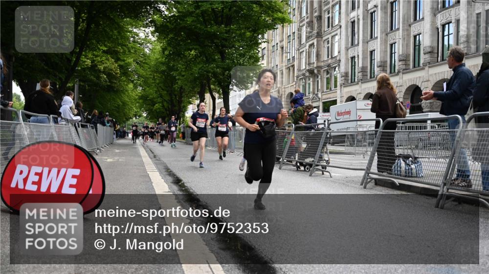14.06.2026 - REWE Women's Run J. Mangold http://msf.ph/oto/9752353 14.06.2026 10:07:17 Ziel 10861, 10924, 10965, 11077 meine-sportfotos.de