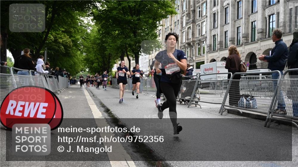 14.06.2026 - REWE Women's Run J. Mangold http://msf.ph/oto/9752356 14.06.2026 10:07:18 Ziel 10861, 10924, 10965, 11077 meine-sportfotos.de