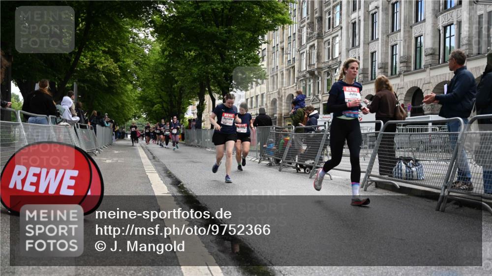 14.06.2026 - REWE Women's Run J. Mangold http://msf.ph/oto/9752366 14.06.2026 10:07:19 Ziel 10861, 10924, 10965, 11077 meine-sportfotos.de