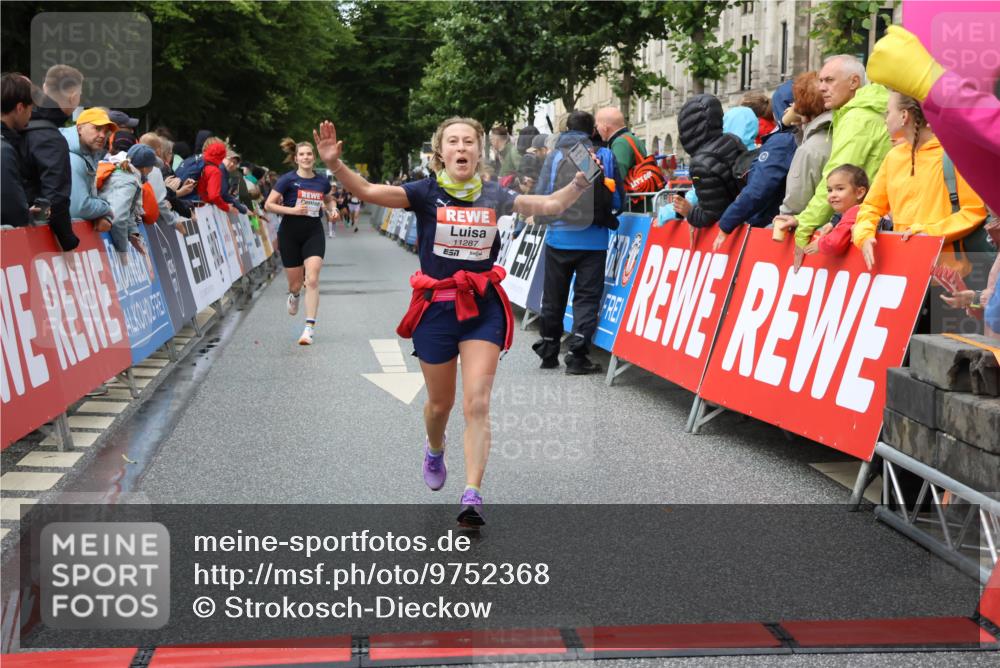 14.06.2026 - REWE Women's Run Strokosch-Dieckow http://msf.ph/oto/9752368 14.06.2026 09:49:45 Ziel 10102, 10650, 11287 meine-sportfotos.de
