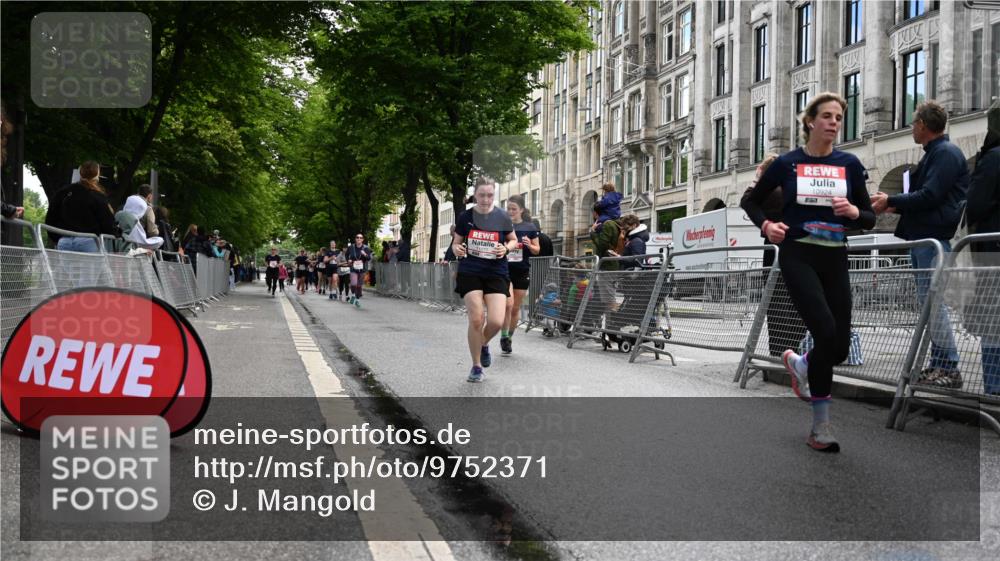 14.06.2026 - REWE Women's Run J. Mangold http://msf.ph/oto/9752371 14.06.2026 10:07:19 Ziel 10861, 10924, 10965, 11077 meine-sportfotos.de
