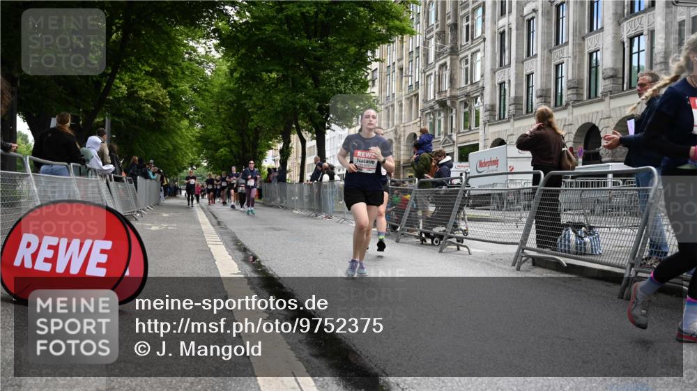 14.06.2026 - REWE Women's Run J. Mangold http://msf.ph/oto/9752375 14.06.2026 10:07:20 Ziel 10861, 10924, 10965, 11077 meine-sportfotos.de
