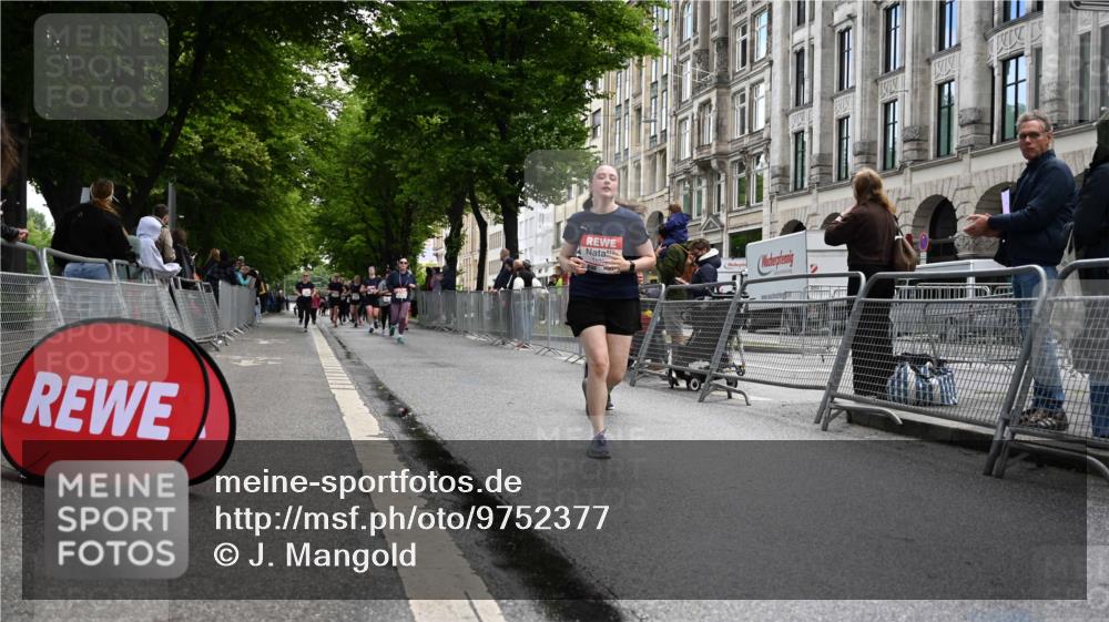 14.06.2026 - REWE Women's Run J. Mangold http://msf.ph/oto/9752377 14.06.2026 10:07:20 Ziel 10861, 10924, 10965, 11077 meine-sportfotos.de
