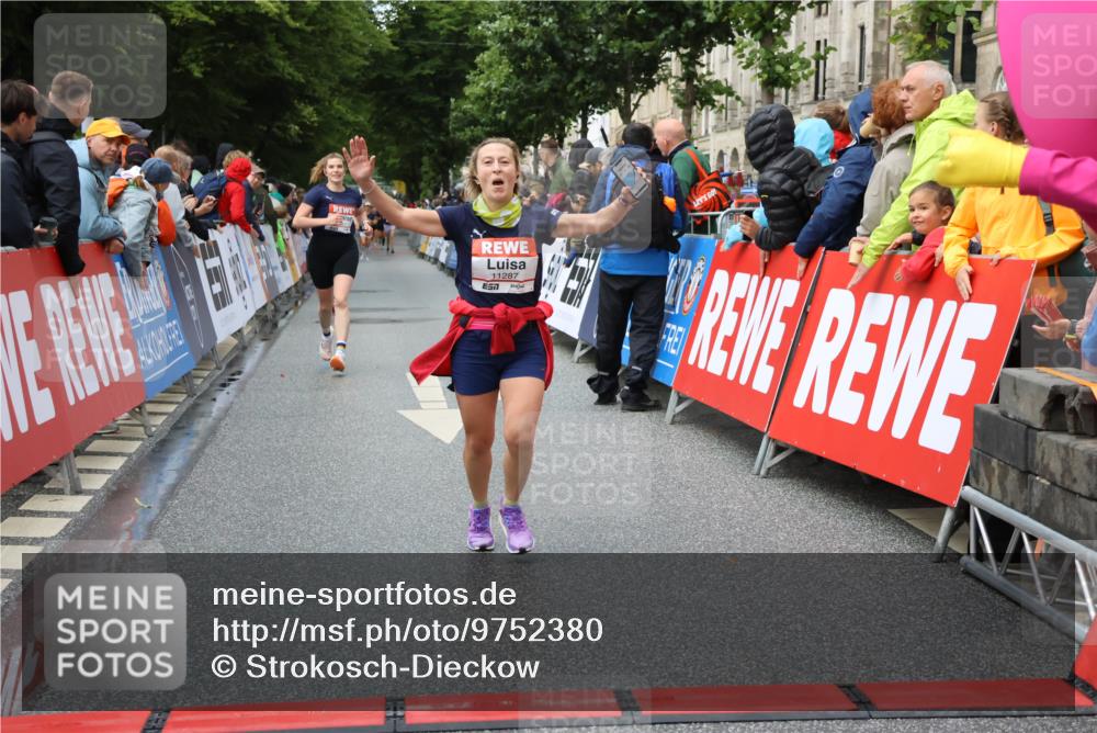 14.06.2026 - REWE Women's Run Strokosch-Dieckow http://msf.ph/oto/9752380 14.06.2026 09:49:45 Ziel 10102, 10650, 11287 meine-sportfotos.de