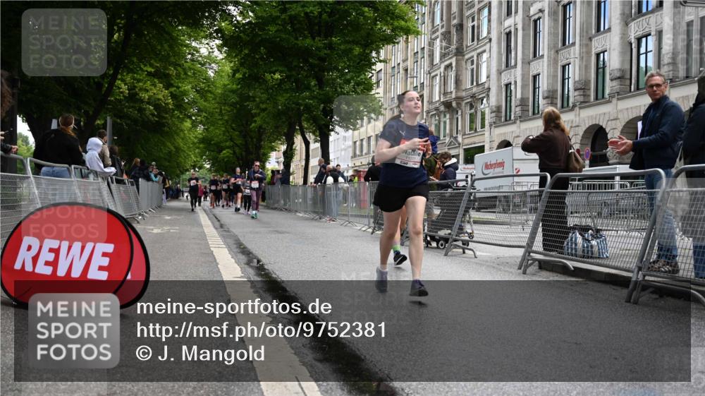 14.06.2026 - REWE Women's Run J. Mangold http://msf.ph/oto/9752381 14.06.2026 10:07:20 Ziel 10861, 10924, 10965, 11077 meine-sportfotos.de