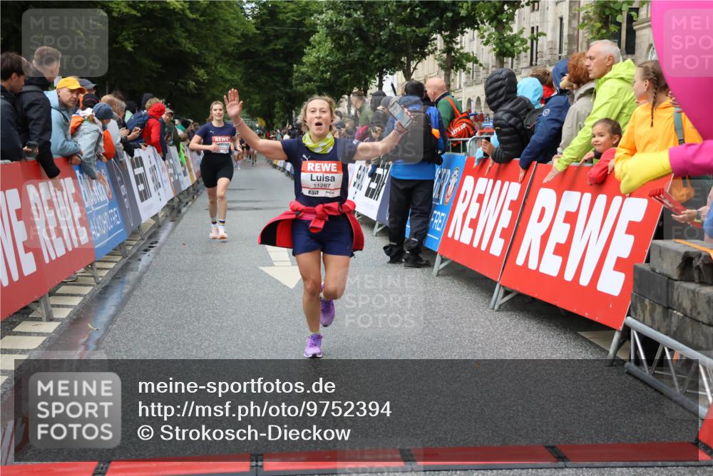 14.06.2026 - REWE Women's Run Strokosch-Dieckow http://msf.ph/oto/9752394 14.06.2026 09:49:45 Ziel 10102, 10650, 11287 meine-sportfotos.de