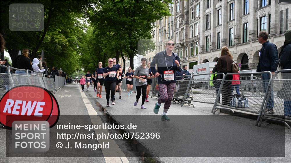 14.06.2026 - REWE Women's Run J. Mangold http://msf.ph/oto/9752396 14.06.2026 10:07:28 Ziel 10126, 10164, 10194, 10237, 10852, 11021, 11062, 11098, 11099, 11496 meine-sportfotos.de