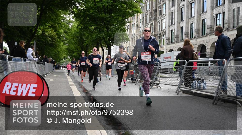14.06.2026 - REWE Women's Run J. Mangold http://msf.ph/oto/9752398 14.06.2026 10:07:28 Ziel 10126, 10164, 10194, 10237, 10852, 11021, 11062, 11098, 11099, 11496 meine-sportfotos.de