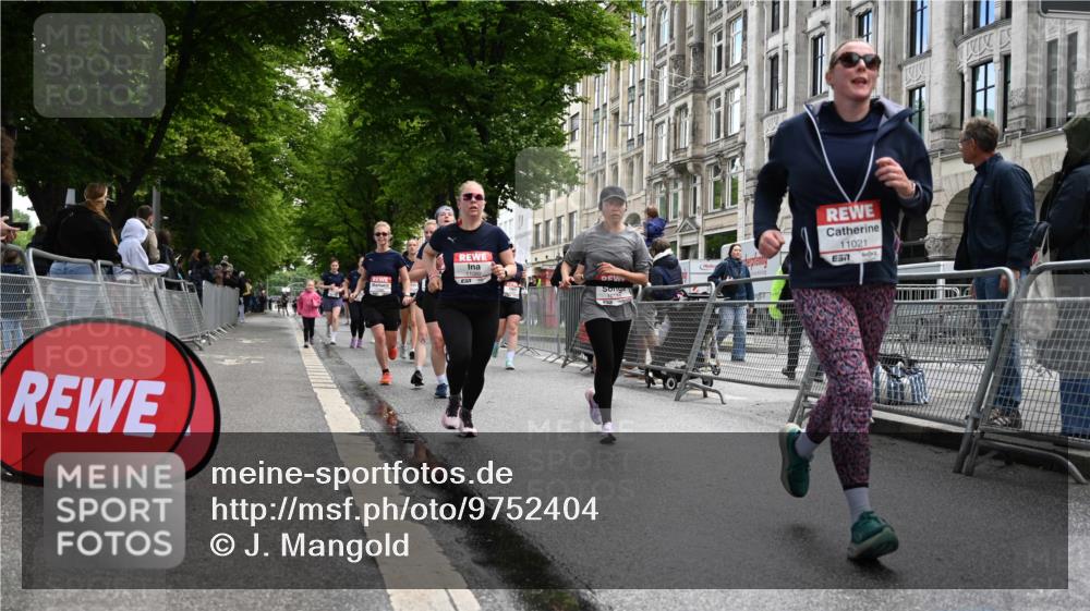 14.06.2026 - REWE Women's Run J. Mangold http://msf.ph/oto/9752404 14.06.2026 10:07:29 Ziel 10126, 10164, 10194, 10237, 10852, 11021, 11062, 11098, 11099, 11156, 11496 meine-sportfotos.de