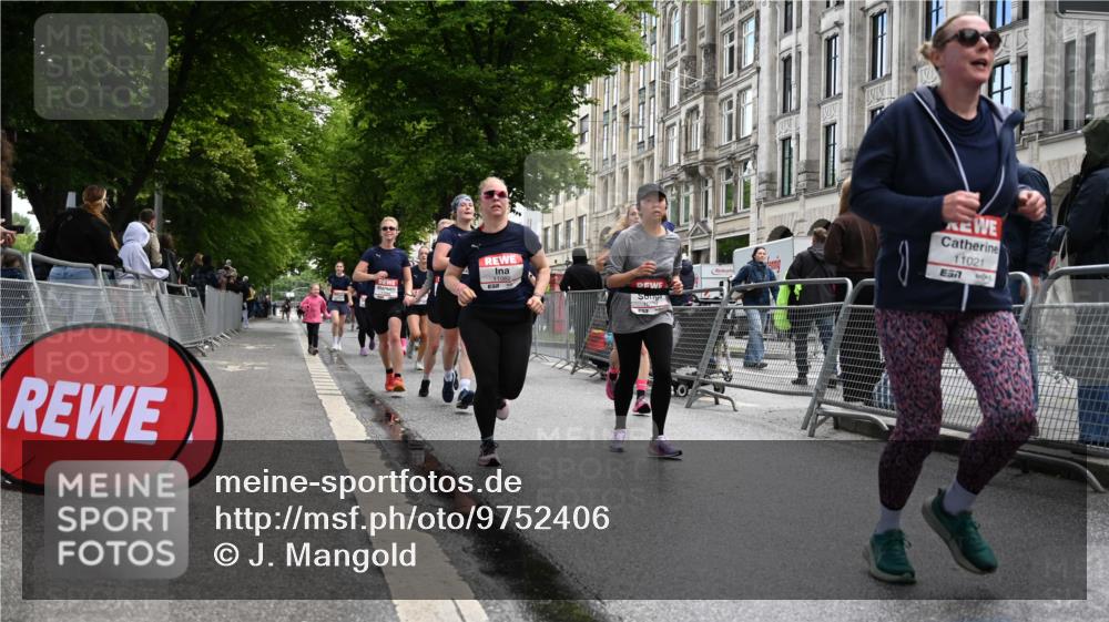 14.06.2026 - REWE Women's Run J. Mangold http://msf.ph/oto/9752406 14.06.2026 10:07:29 Ziel 10126, 10164, 10194, 10237, 10852, 11021, 11062, 11098, 11099, 11156, 11496 meine-sportfotos.de