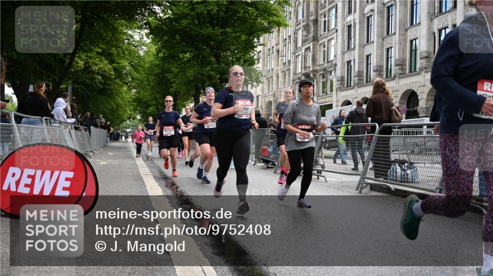 14.06.2026 - REWE Women's Run J. Mangold http://msf.ph/oto/9752408 14.06.2026 10:07:29 Ziel 10126, 10164, 10194, 10237, 10852, 11021, 11062, 11098, 11099, 11156, 11496 meine-sportfotos.de
