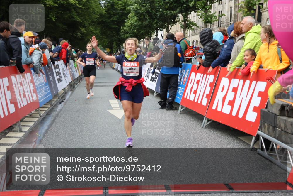 14.06.2026 - REWE Women's Run Strokosch-Dieckow http://msf.ph/oto/9752412 14.06.2026 09:49:45 Ziel 10102, 10650, 11287 meine-sportfotos.de