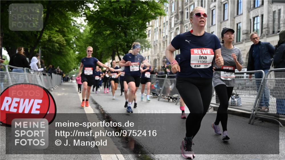 14.06.2026 - REWE Women's Run J. Mangold http://msf.ph/oto/9752416 14.06.2026 10:07:30 Ziel 10126, 10164, 10194, 10237, 10350, 10852, 11021, 11033, 11062, 11098, 11099, 11156, 11496 meine-sportfotos.de